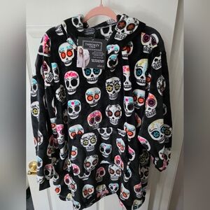 Throwzy Junior Halloween Plush Wearable Blanket One Size Multicolor Sugar Skulls